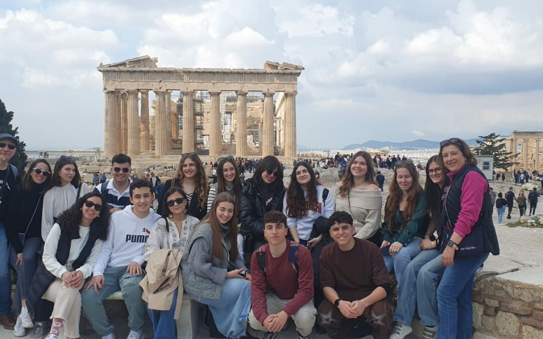 BAJO EL CIELO DE ATENAS