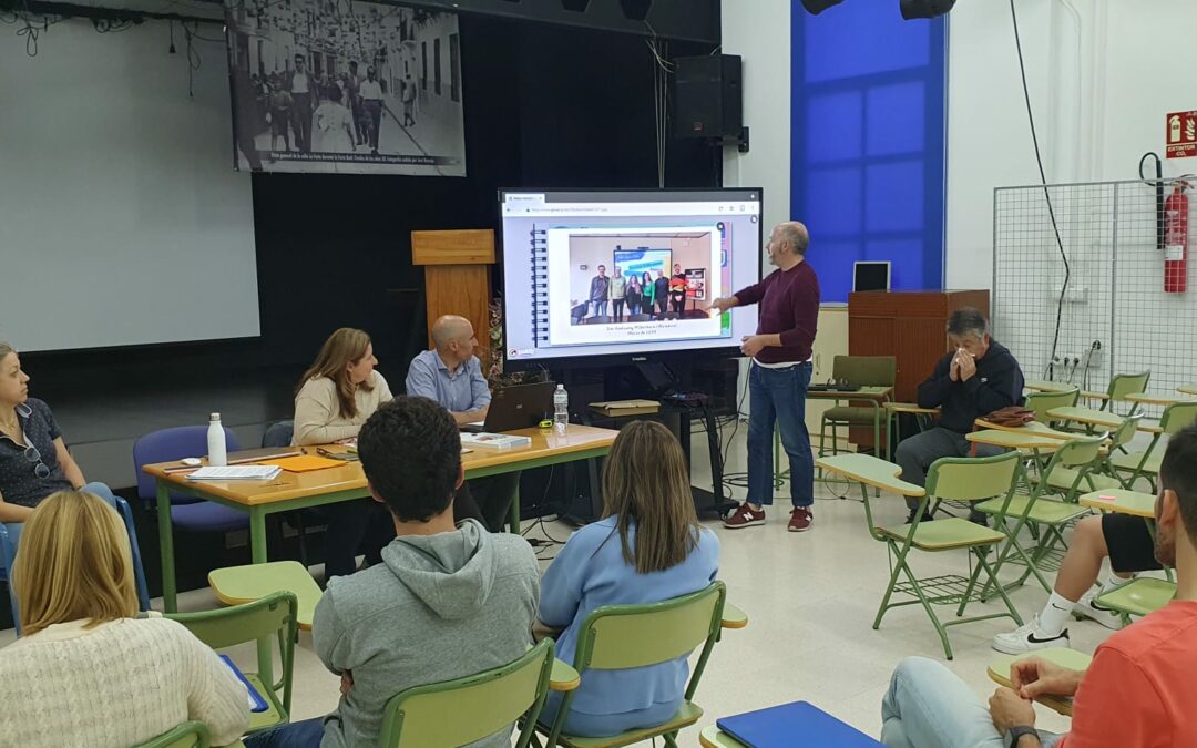 INFORMANDO AL CLAUSTRO Y AL CONSEJO ESCOLAR DE LAS MOVILIDADES ERASMUS +