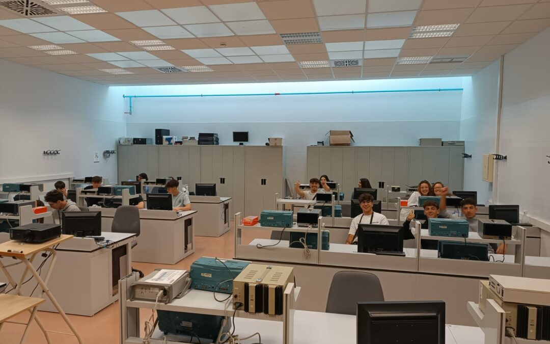 VISITA MESAS UNIVERSITARIAS UCO